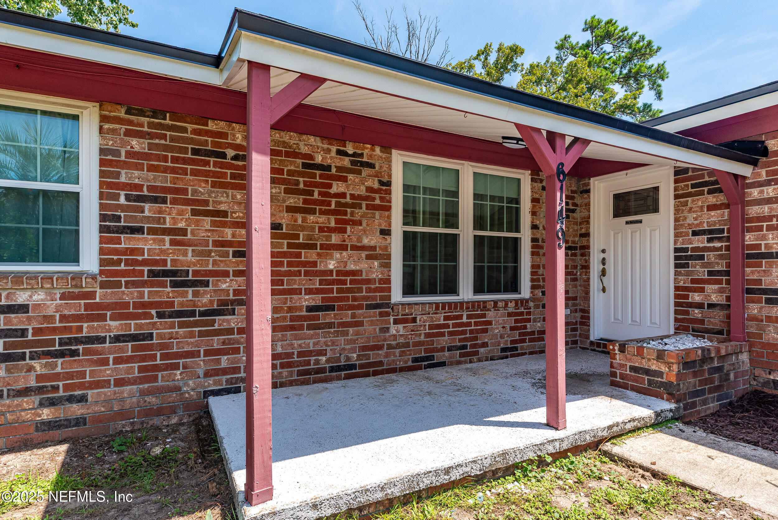 6149 Post Oak Road West Jacksonville, FL 32277 - Photo 5 of 25 a view of a house with a porch