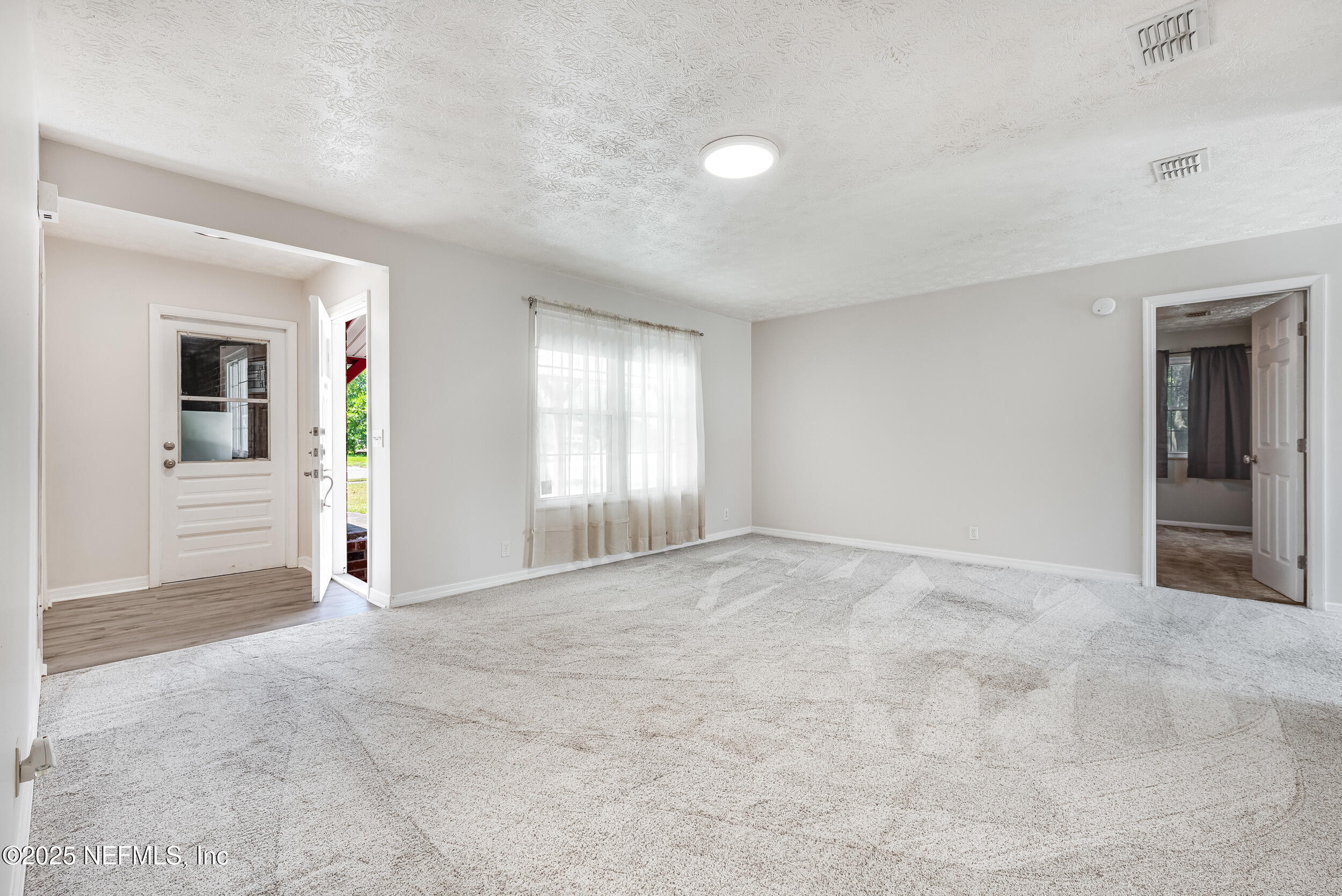 6149 Post Oak Road West Jacksonville, FL 32277 - Photo 8 of 25 a view of an empty room