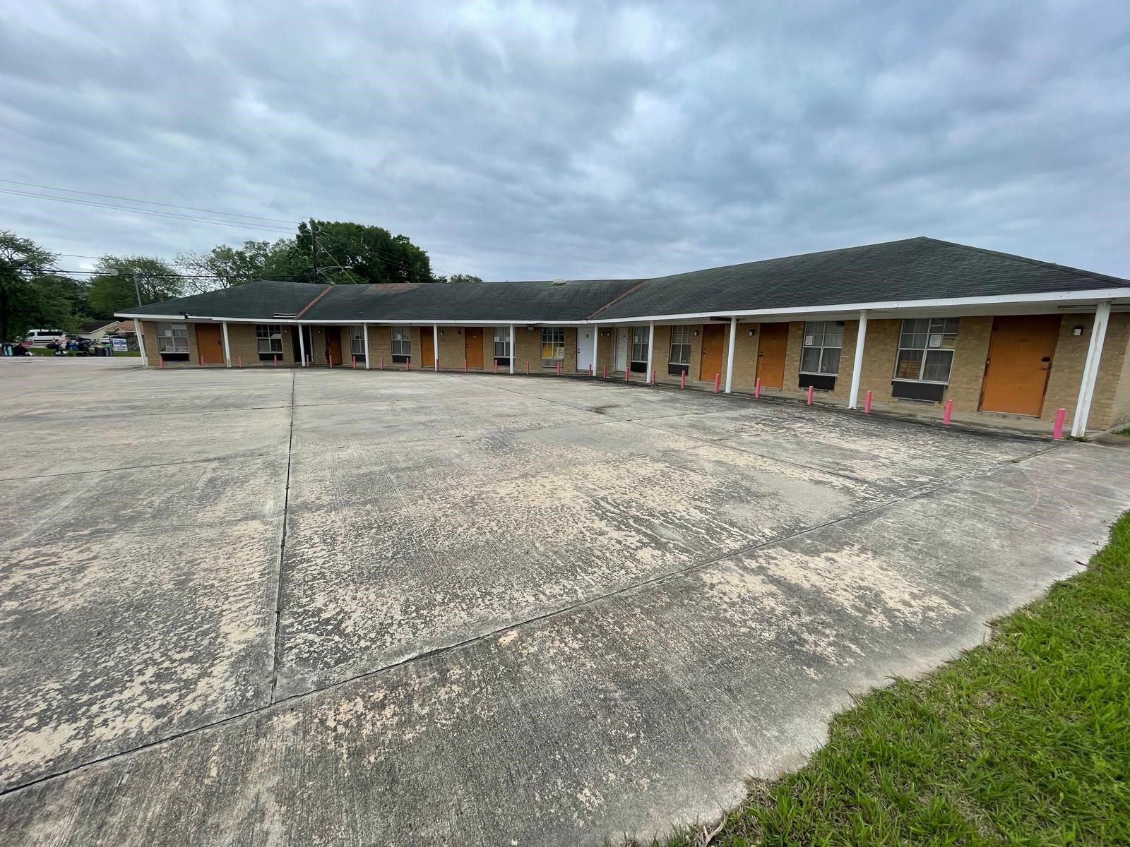 4602 Avenue H Rosenberg, TX 77471 - Photo 3 of 25 a front view of a house with yard