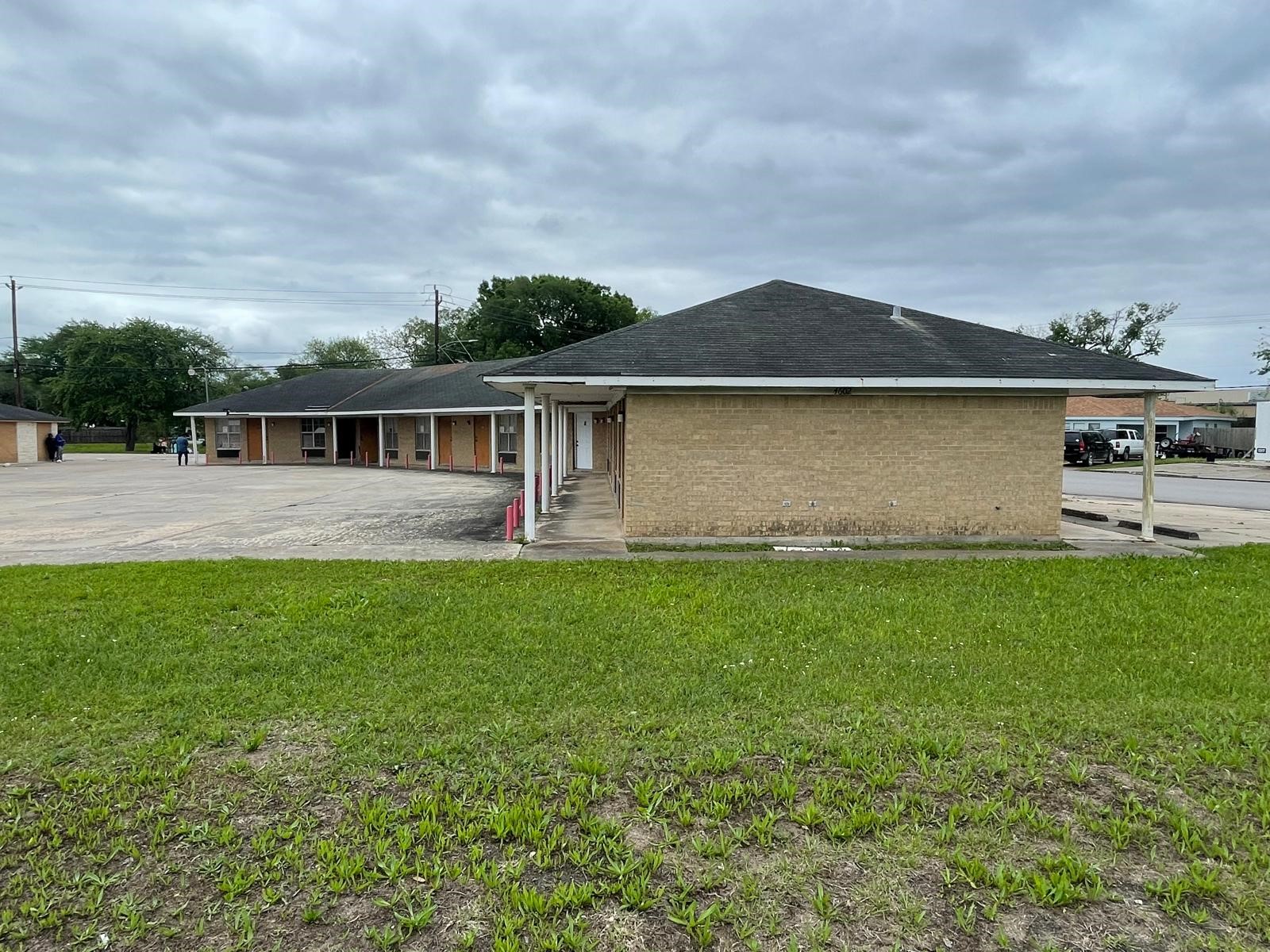 4602 Avenue H Rosenberg, TX 77471 - Photo 5 of 25 a view of a house with a backyard
