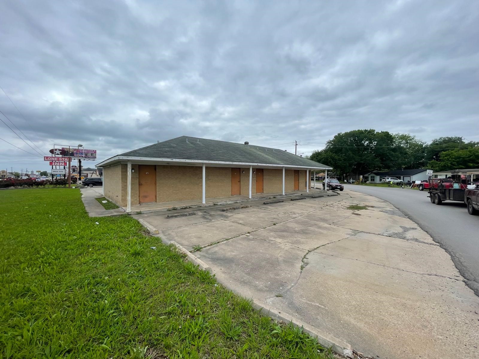 4602 Avenue H Rosenberg, TX 77471 - Photo 7 of 25 a view of a house with a backyard