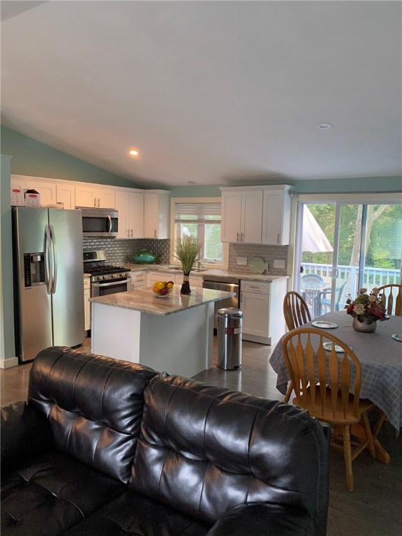 28 Linden Road Narragansett, RI 02882 - Photo 3 of 8