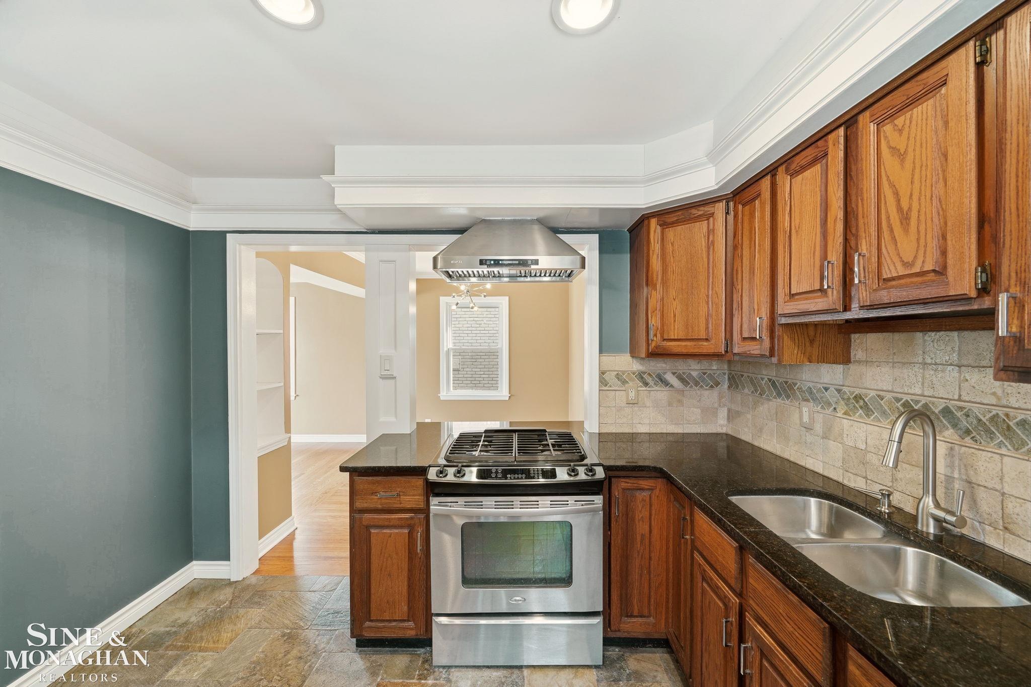 1641 Hampton Road Grosse Pointe Woods, MI 48236 - Photo 21 of 70