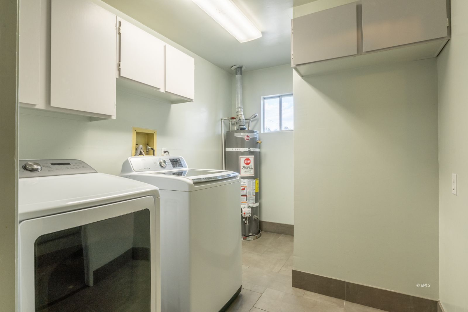 211 South Washington Street Lone Pine, CA 93545 - Photo 16 of 25 a utility room with dryer and washer