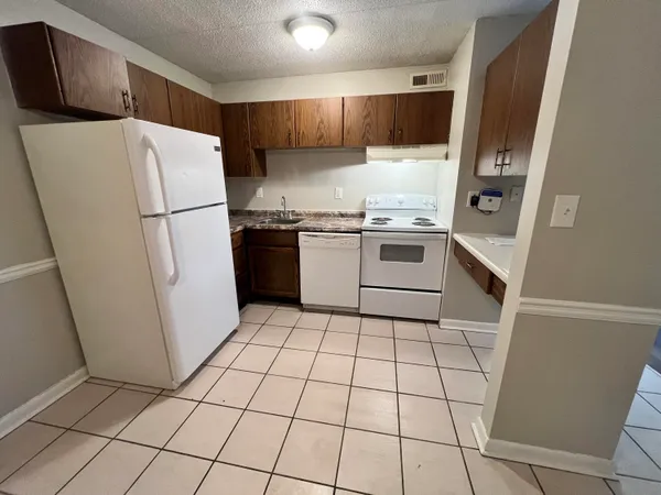 $925 | 915 South Seminole Drive, Unit 5, Chattanooga, TN 37412