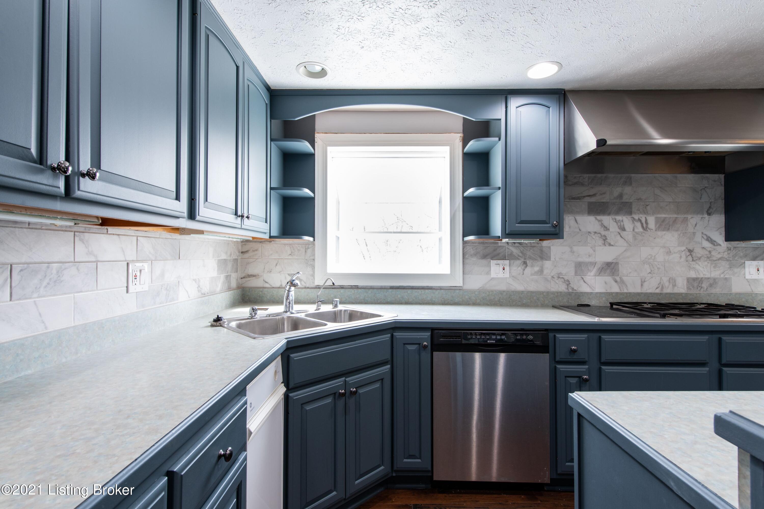 13318 Creekview Road Prospect, KY 40059 - Photo 10 of 34 Kitchen