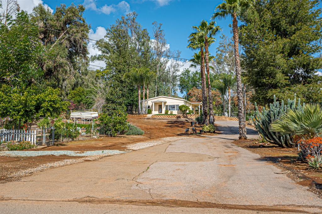 11440 Manzanita Road Lakeside, CA 92040 - Photo 4 of 25 Gallery Image 4