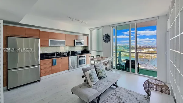 $2,800 | 253 Northeast 2nd Street, Unit 3305, Miami, FL 33132