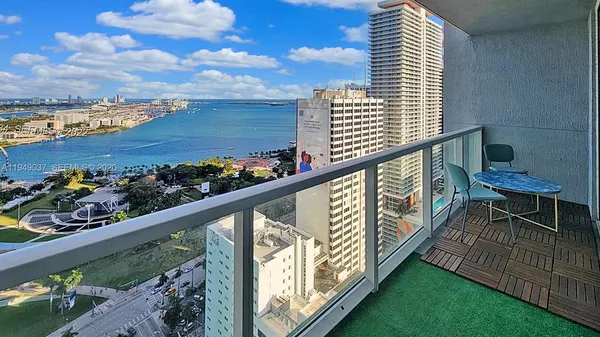 $2,800 | 253 Northeast 2nd Street, Unit 3305, Miami, FL 33132