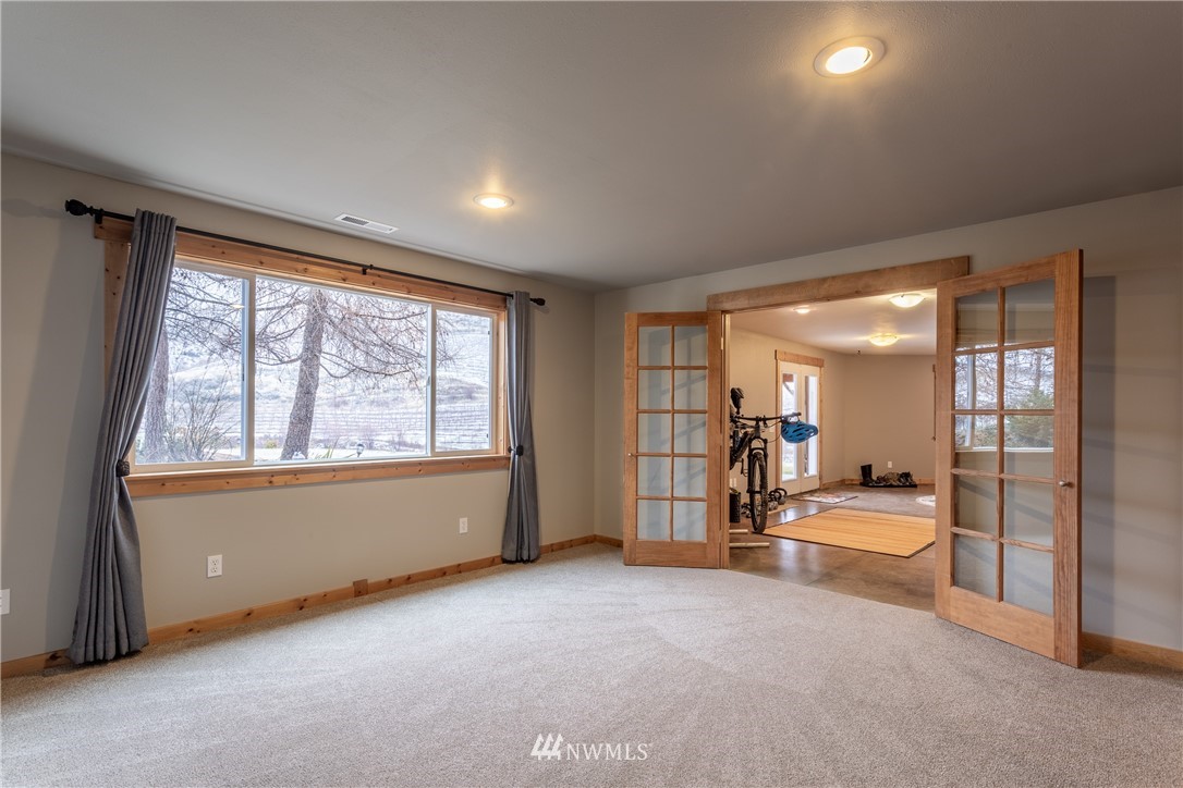 2805 Squilchuck Road Wenatchee, WA 98801 - Photo 24 of 34 a big room with wooden floor and windows