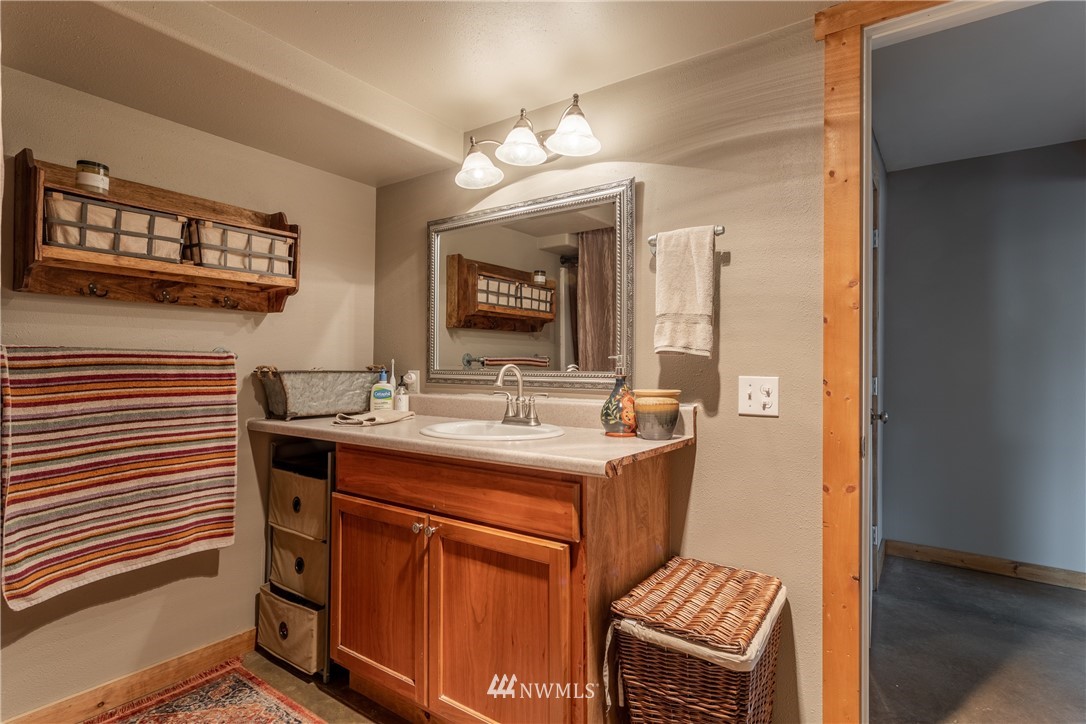2805 Squilchuck Road Wenatchee, WA 98801 - Photo 29 of 34 a bathroom with a sink a light fixture and a mirror