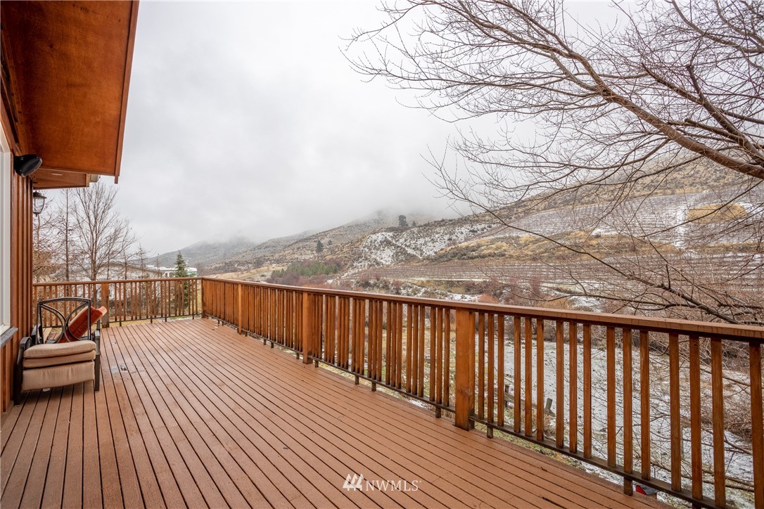 2805 Squilchuck Road Wenatchee, WA 98801 - Photo 31 of 34 a balcony with wooden floor and fence