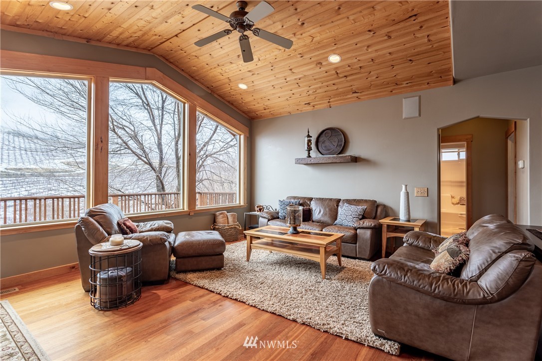 2805 Squilchuck Road Wenatchee, WA 98801 - Photo 5 of 34 a living room with furniture and a large window