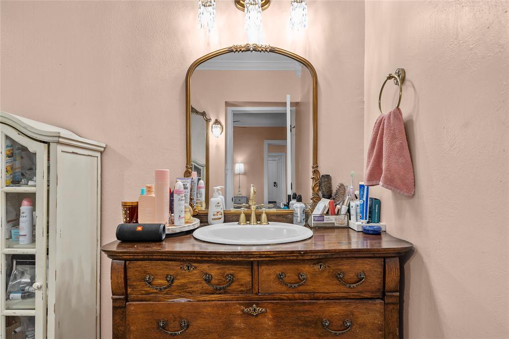 628 North 33rd Street Waco, TX 76710 - Photo 16 of 35 a bathroom with a sink and a mirror