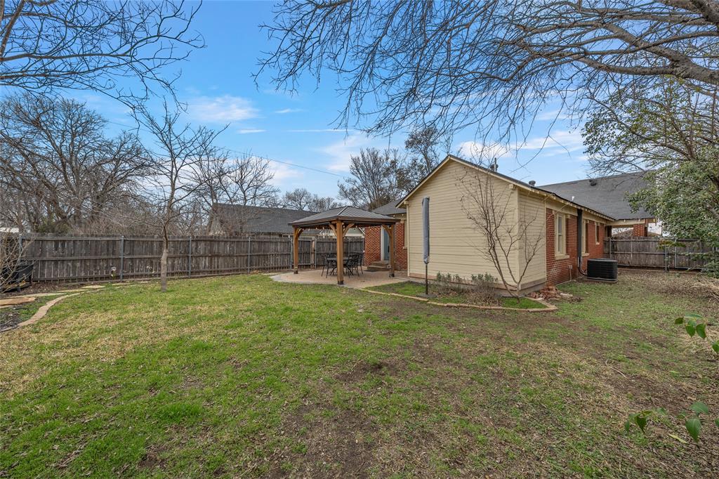 628 North 33rd Street Waco, TX 76710 - Photo 33 of 35 a view of a yard with a house and a large tree