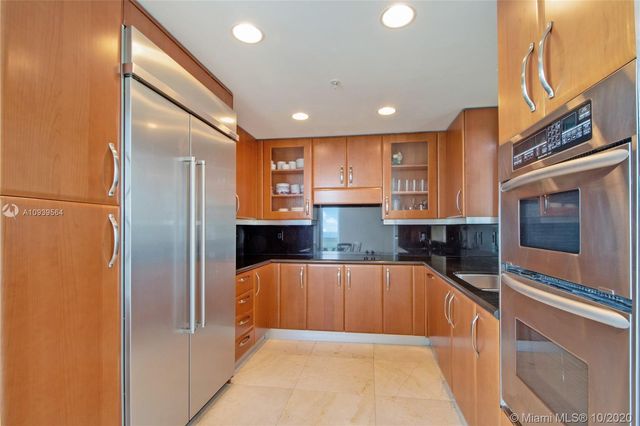 $560,000 | 19400 Turnberry Way, Unit 1611, Aventura, FL 33180