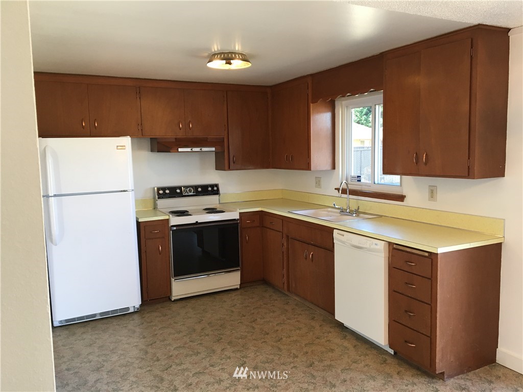 12016 Southeast 165th Street Renton, WA 98058 - Photo 2 of 11 Gallery Image 2