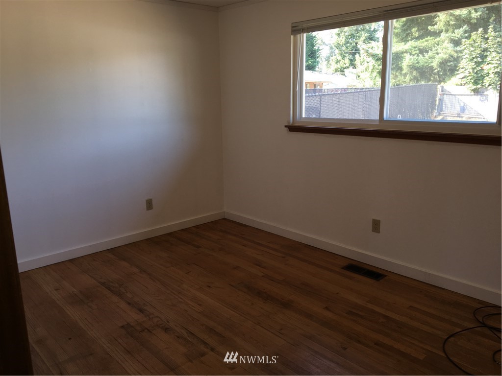 12016 Southeast 165th Street Renton, WA 98058 - Photo 5 of 11 Gallery Image 5
