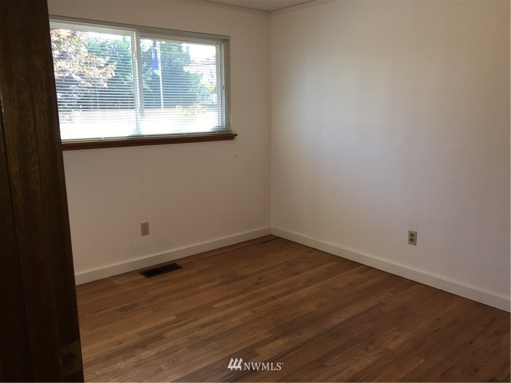 12016 Southeast 165th Street Renton, WA 98058 - Photo 6 of 11 Gallery Image 6