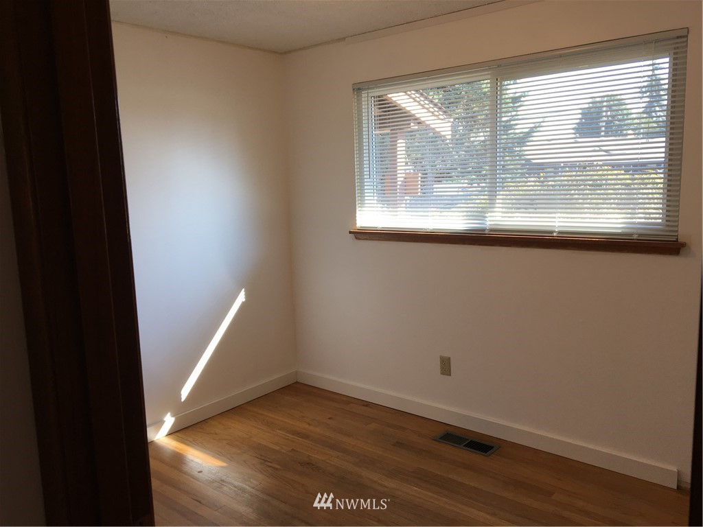 12016 Southeast 165th Street Renton, WA 98058 - Photo 7 of 11 Gallery Image 7