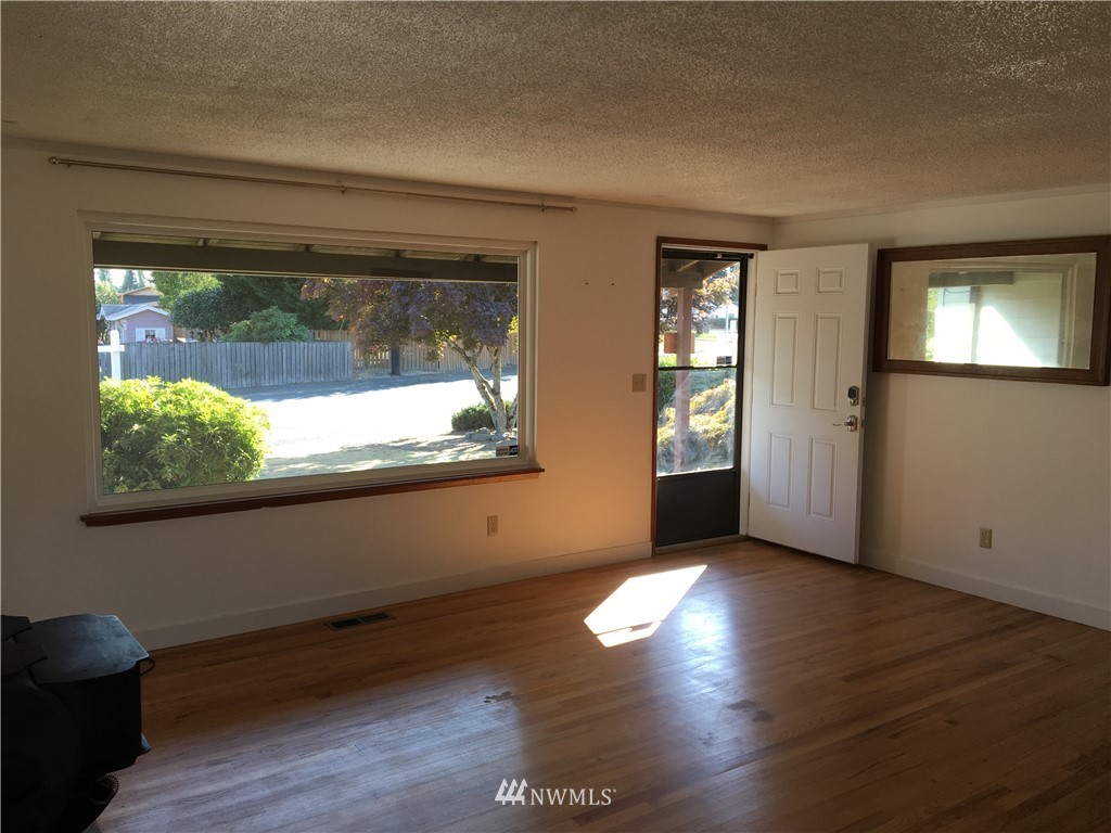 12016 Southeast 165th Street Renton, WA 98058 - Photo 9 of 11 Gallery Image 9