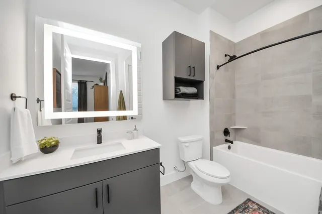 a black and white photo of a living room