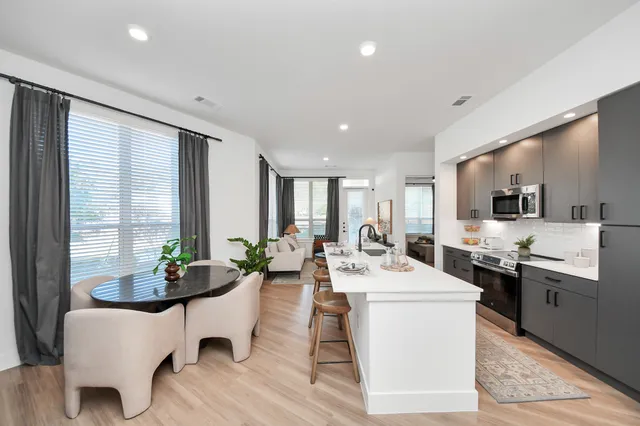 $1,965 | 15635 Memorial Drive, Unit 223, Houston, TX 77079