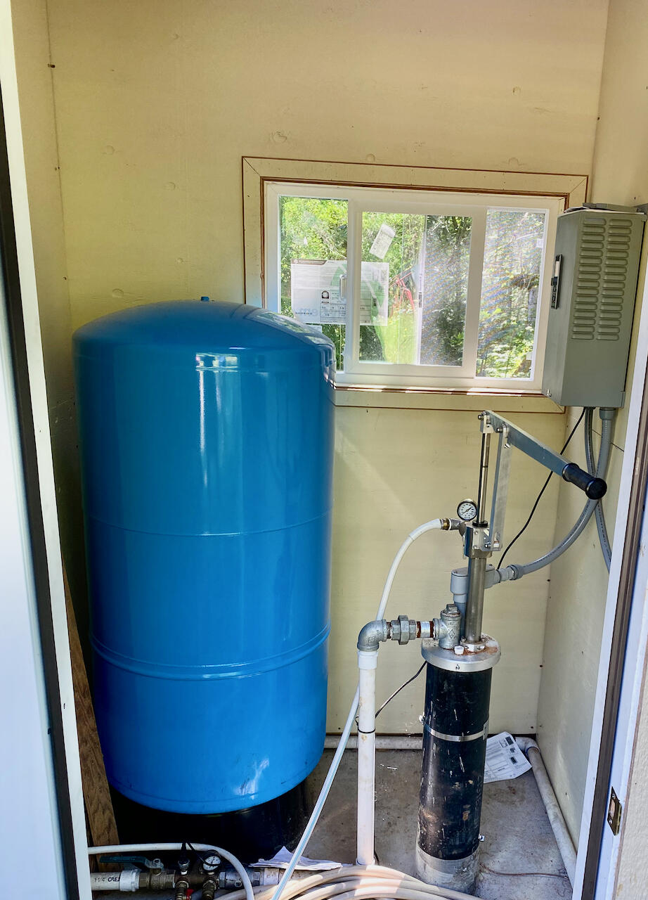 322 Beecher Road Wolf Creek, OR 97497 - Photo 19 of 47 Strong well with electric AND hand pumps!
