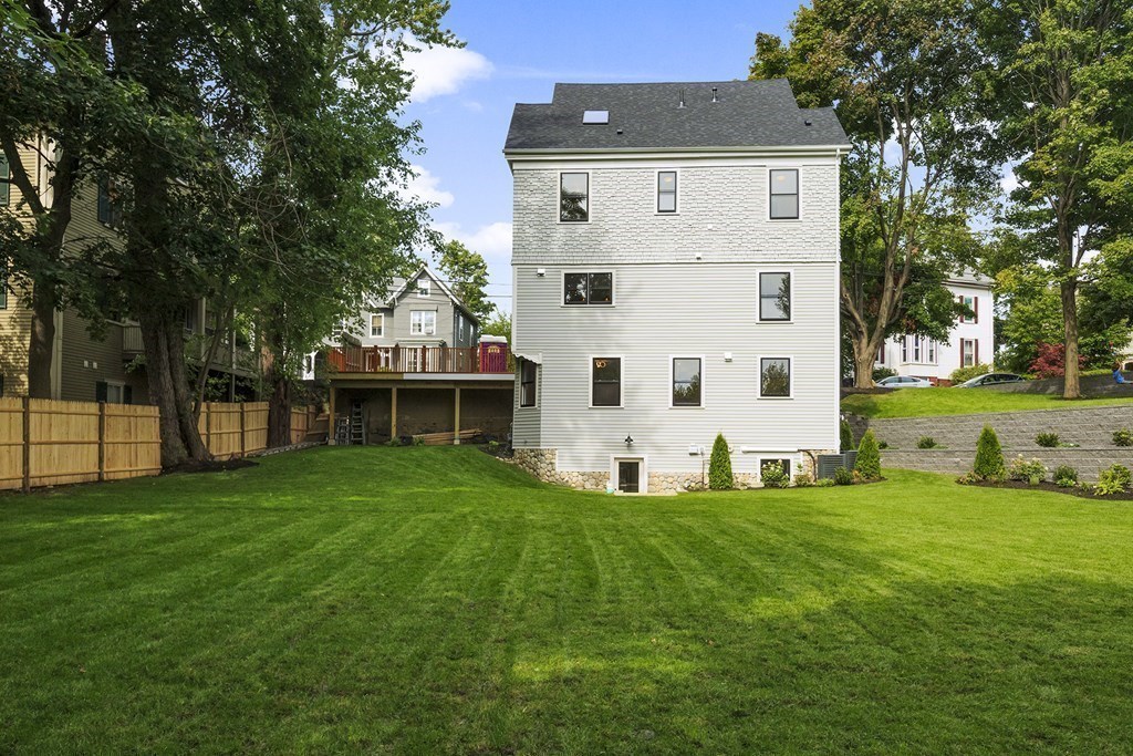 23 Russell Terrace, Unit 2 Arlington, MA 02474 - Photo 24 of 31