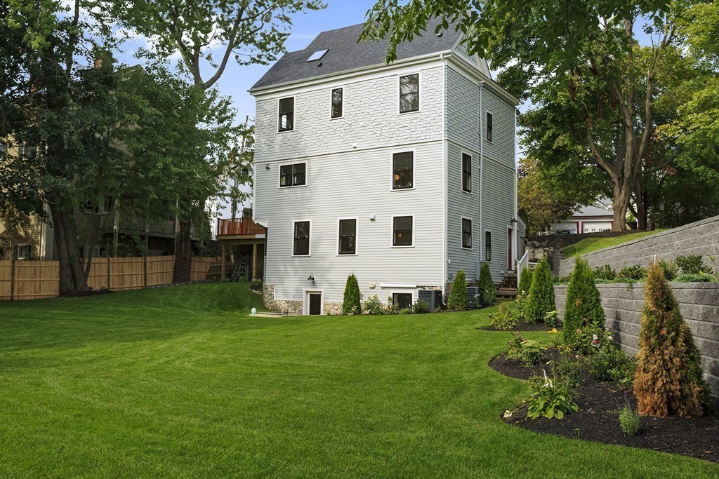 23 Russell Terrace, Unit 2 Arlington, MA 02474 - Photo 25 of 31