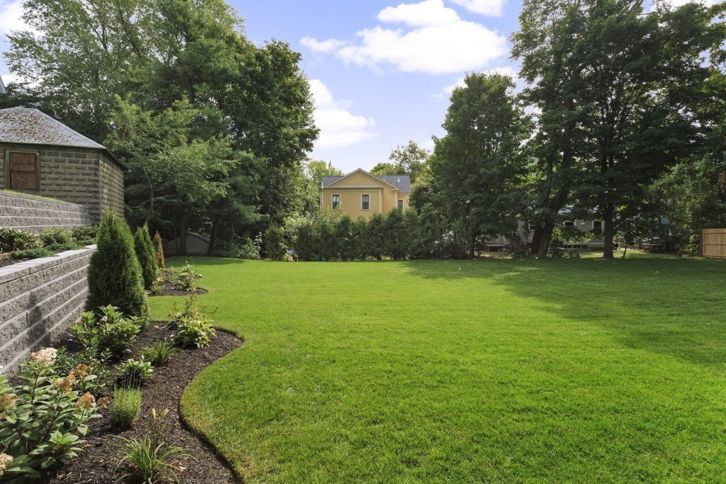 23 Russell Terrace, Unit 2 Arlington, MA 02474 - Photo 26 of 31