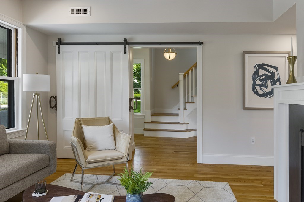 23 Russell Terrace, Unit 2 Arlington, MA 02474 - Photo 5 of 31