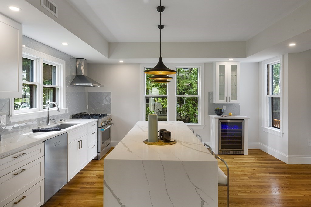 23 Russell Terrace, Unit 2 Arlington, MA 02474 - Photo 7 of 31