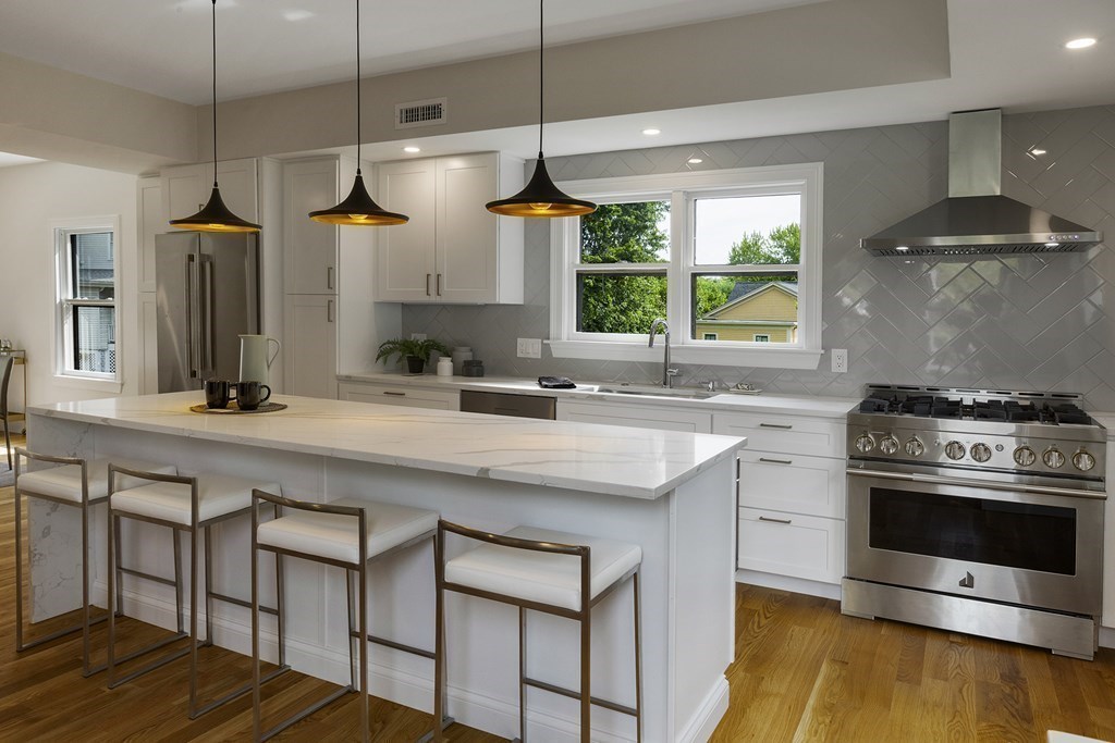 23 Russell Terrace, Unit 2 Arlington, MA 02474 - Photo 9 of 31