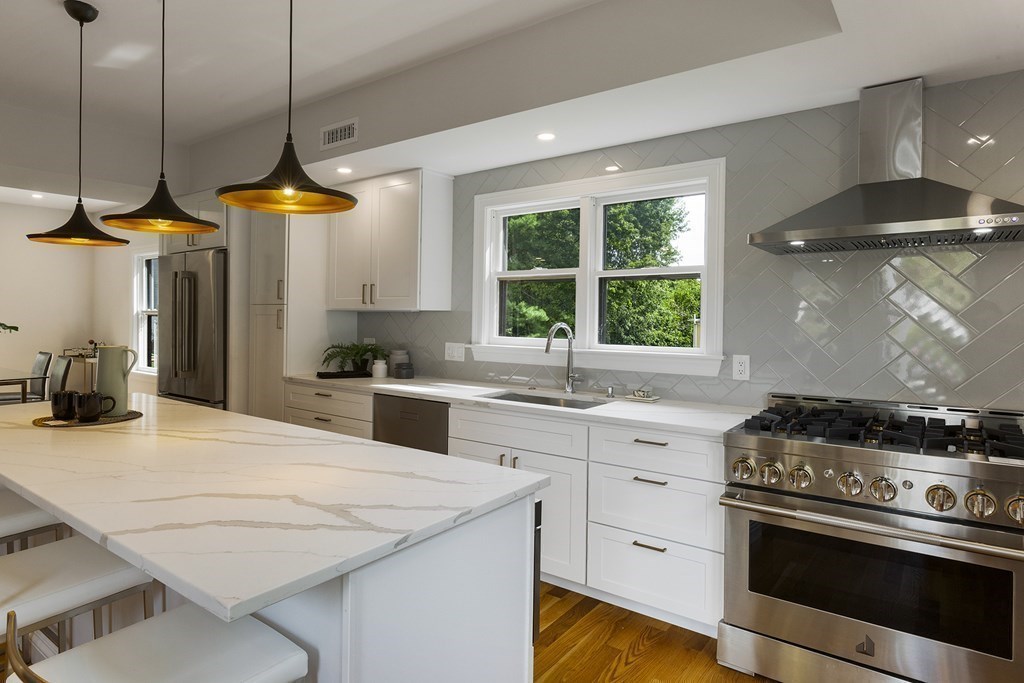 23 Russell Terrace, Unit 2 Arlington, MA 02474 - Photo 10 of 31