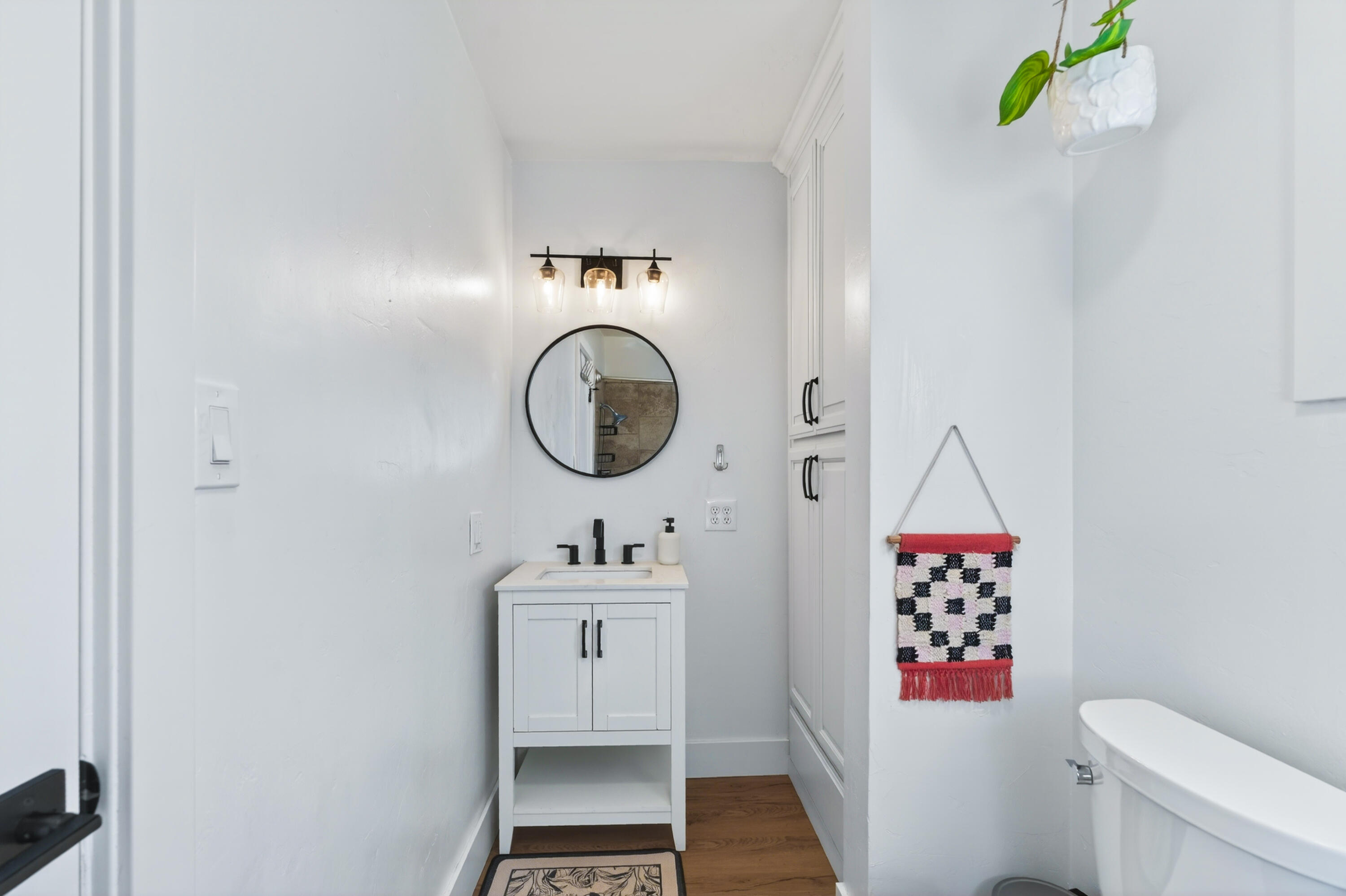 1005 Gold Street Redding, CA 96001 - Photo 16 of 26 Bathroom 1