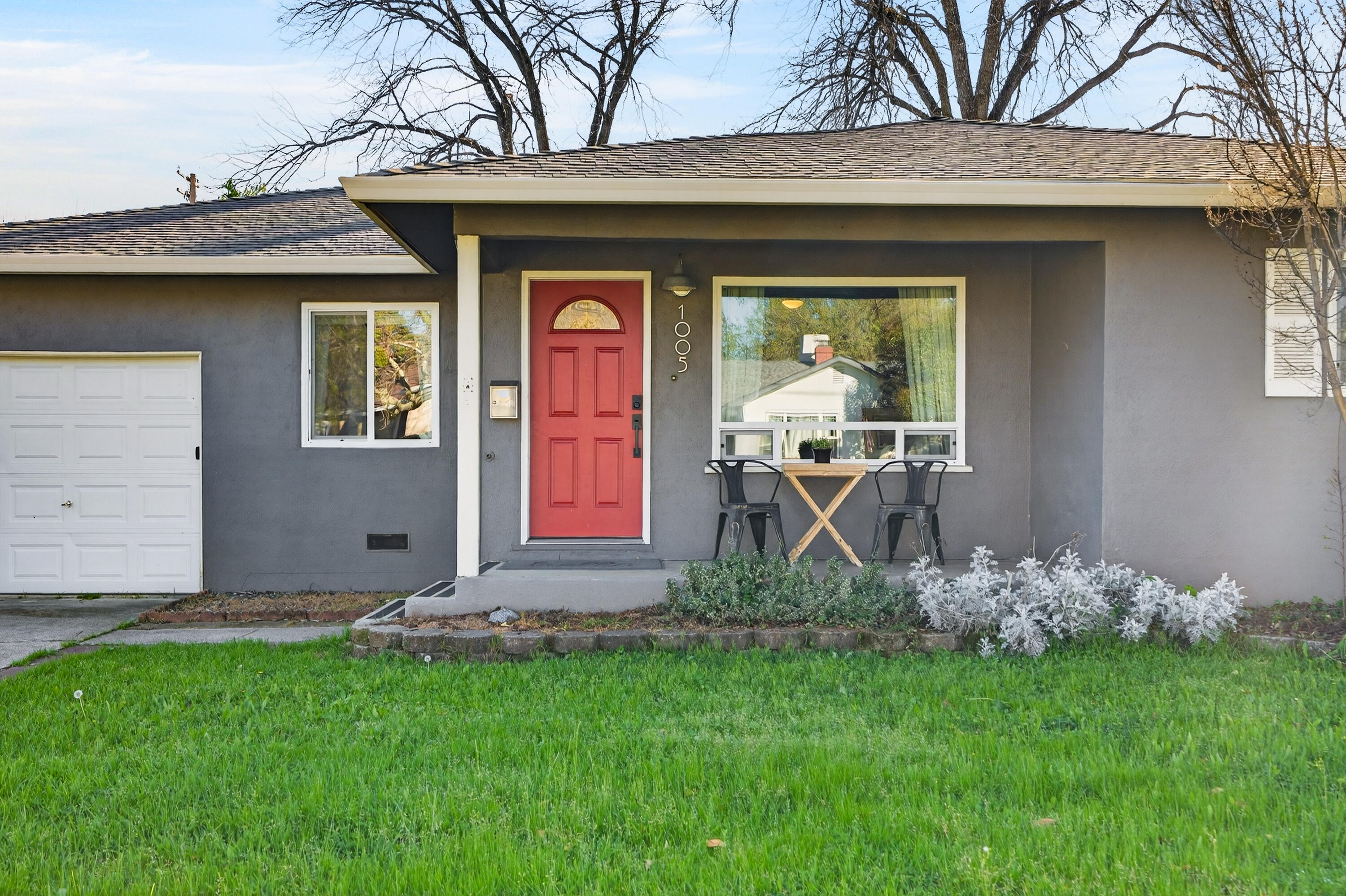 1005 Gold Street Redding, CA 96001 - Photo 2 of 26 Front of House