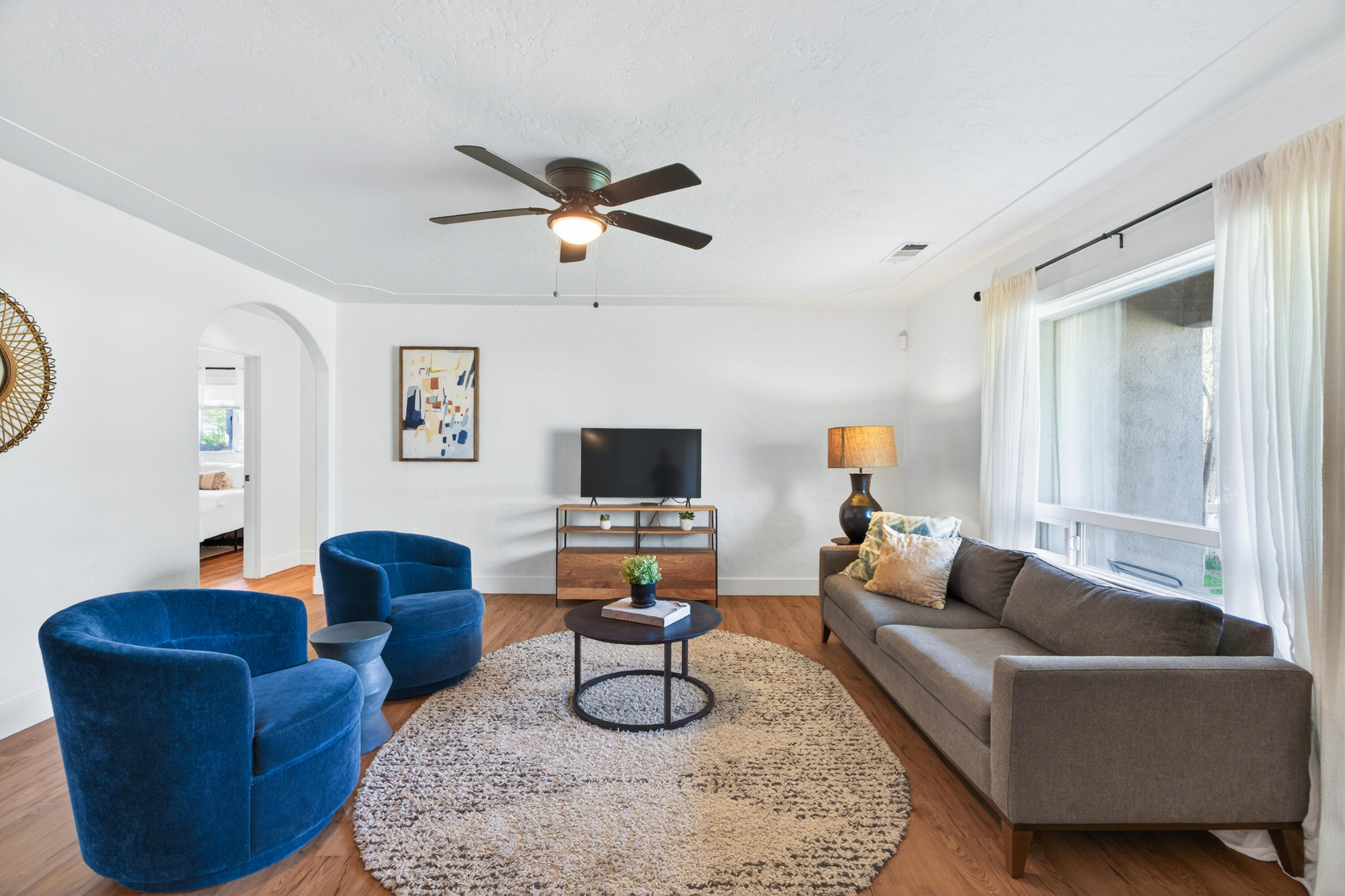 1005 Gold Street Redding, CA 96001 - Photo 4 of 26 Living Area