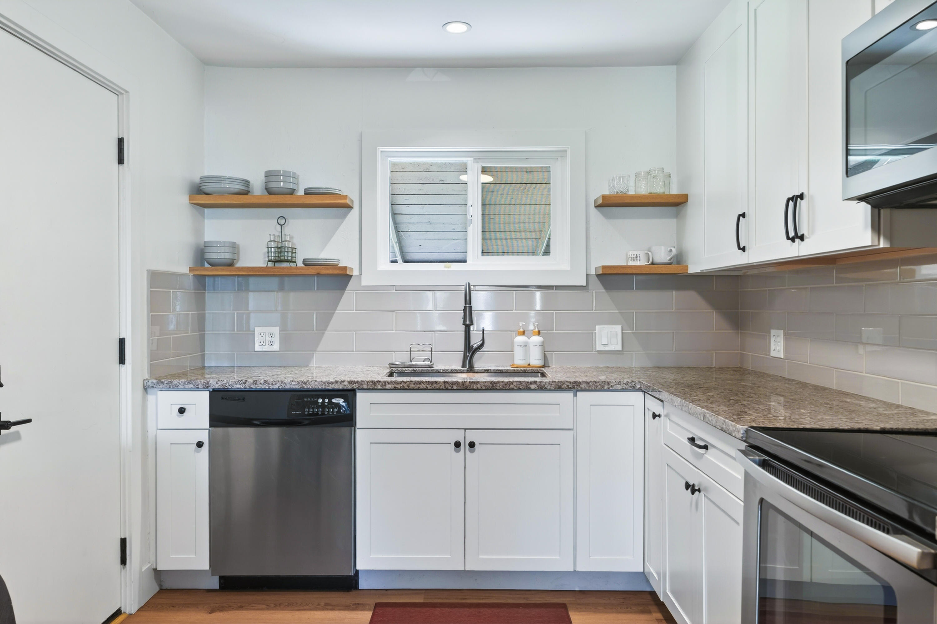 1005 Gold Street Redding, CA 96001 - Photo 10 of 26 Kitchen