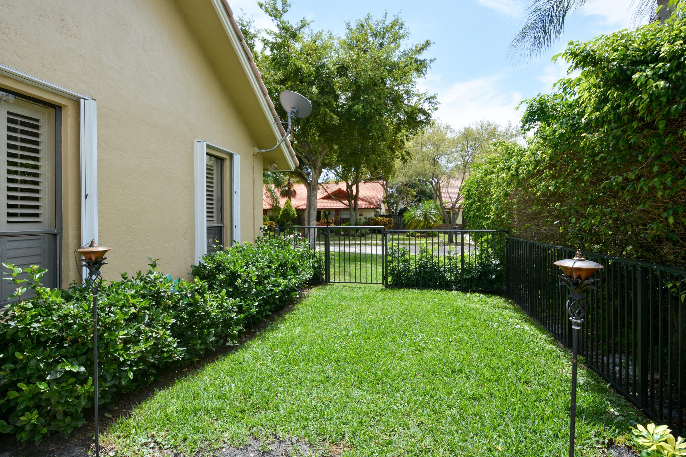 4405 Northwest 28th Avenue Boca Raton, FL 33434 - Photo 32 of 41 27_FVBPW8_still_siyd
