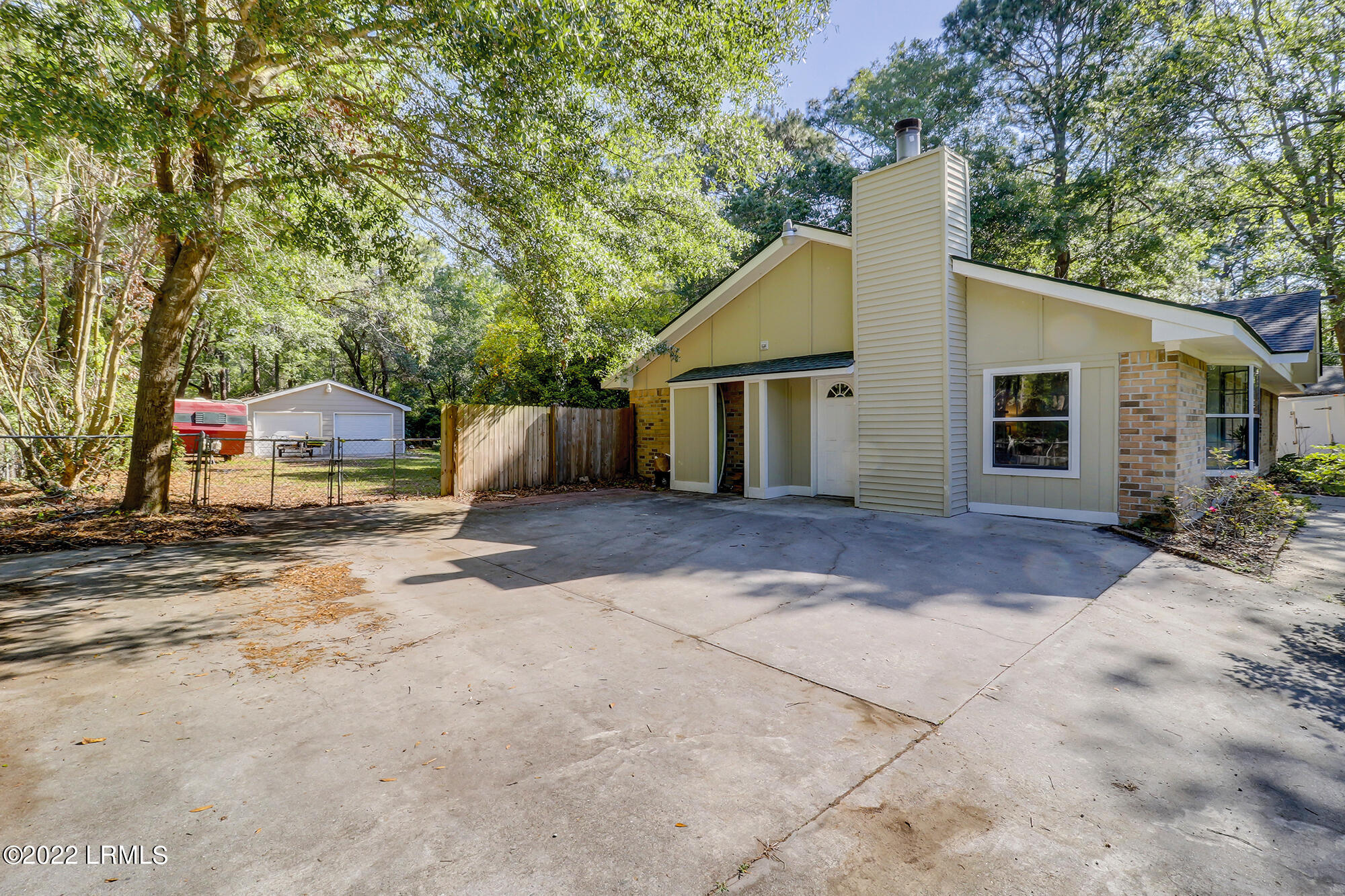 12 Buck Road Beaufort, SC 29907 - Photo 3 of 26 BD30765E-6B4A-4381-A0F1-43FFD2F4613C