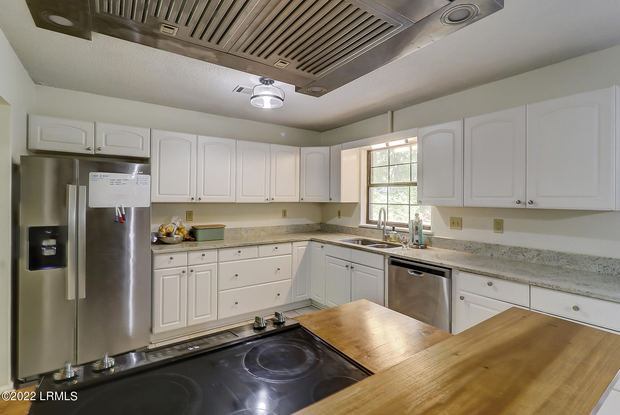 12 Buck Road Beaufort, SC 29907 - Photo 5 of 26 95F0C5F5-18B1-4F1D-A846-9233077AA616