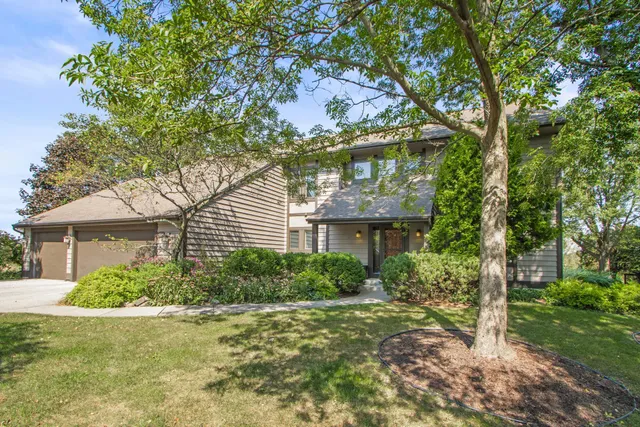 $565,000 | 414 Clearview Court, Janesville, WI 53548