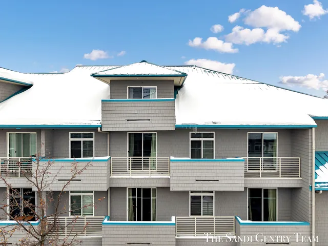 $379,900 | 529 Miller Drive, Unit 305, Grand Haven, MI 49417