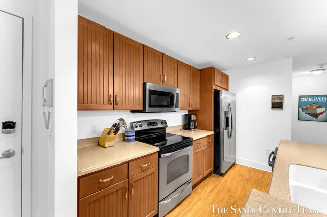 $379,900 | 529 Miller Drive, Unit 305, Grand Haven, MI 49417