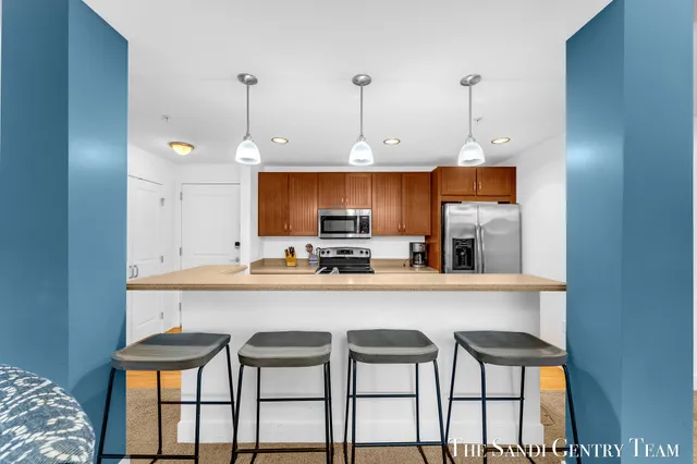 $379,900 | 529 Miller Drive, Unit 305, Grand Haven, MI 49417