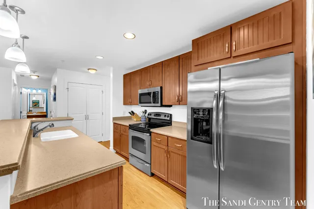 $379,900 | 529 Miller Drive, Unit 305, Grand Haven, MI 49417