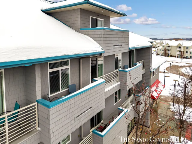 $379,900 | 529 Miller Drive, Unit 305, Grand Haven, MI 49417