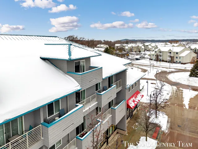 $379,900 | 529 Miller Drive, Unit 305, Grand Haven, MI 49417