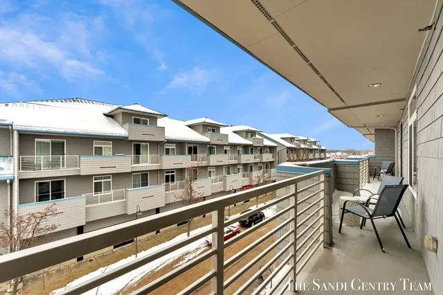 $379,900 | 529 Miller Drive, Unit 305, Grand Haven, MI 49417